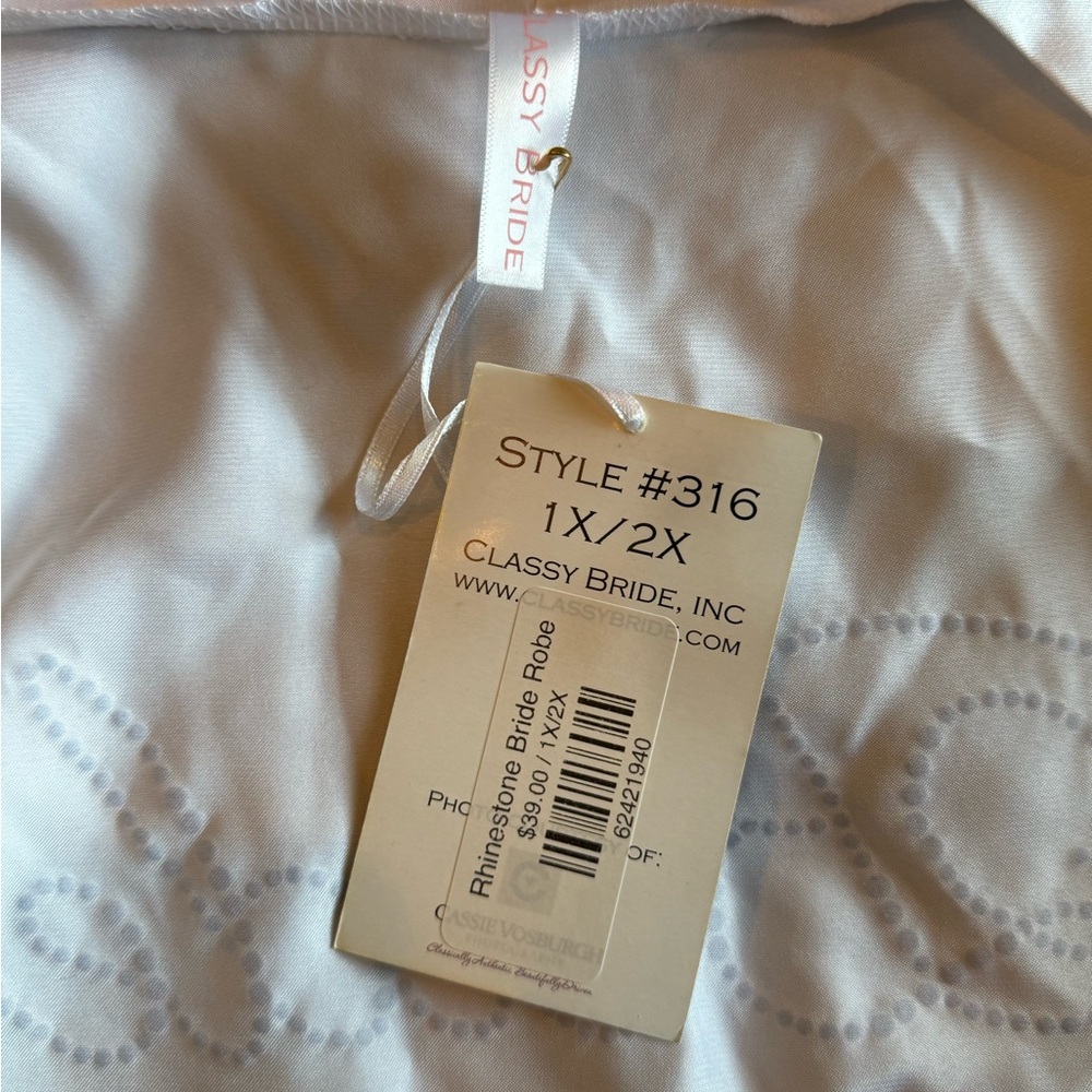 Luxurious White Bride Robe with Tie Belt Intimates Sleepwear - Picture 6 of 7